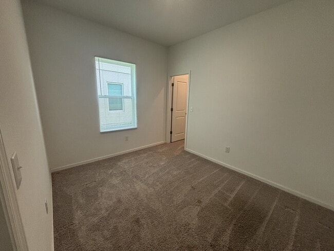 Building Photo - 10416 High Noon Trl