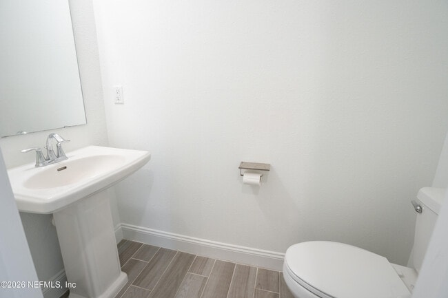 Building Photo - 260 Oaklawn Ct