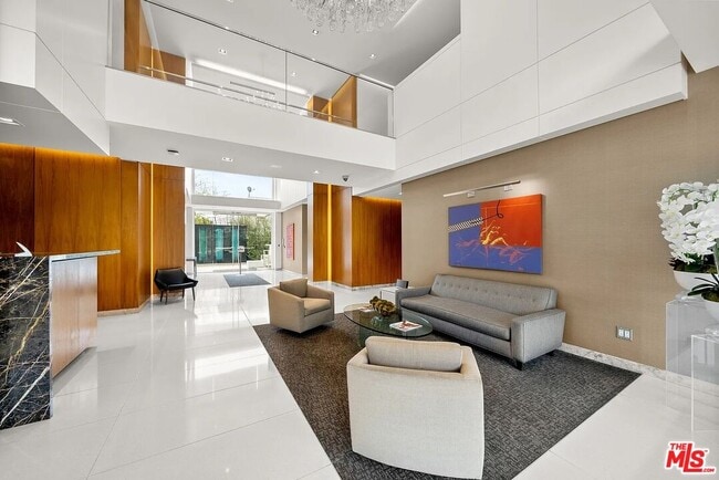 Building Photo - 838 N Doheny Dr