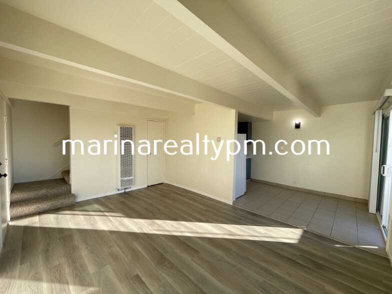 Building Photo - 240 Holly St