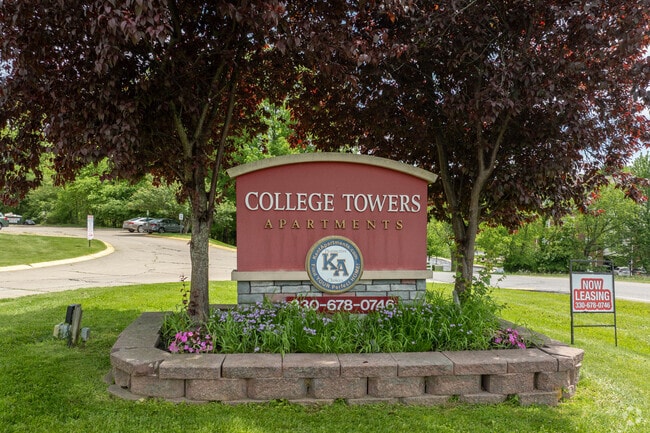 Primary Photo - College Towers