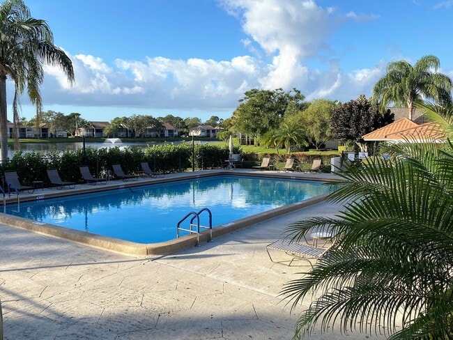 Building Photo - 12962 Briarlake Dr