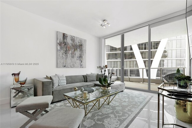 Primary Photo - 900 Biscayne Blvd