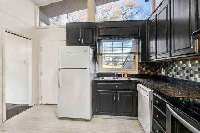 Building Photo - 514 Forest Hill Dr