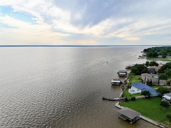 Building Photo - 445 Carolcrest Ln