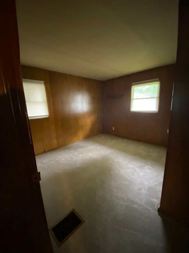 Building Photo - 3 Bedroom Ranch in Eastmoor