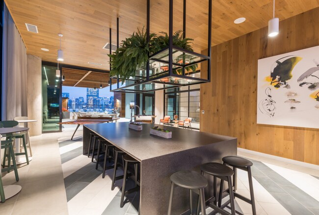 Building Photo - 33 W Delaware Pl