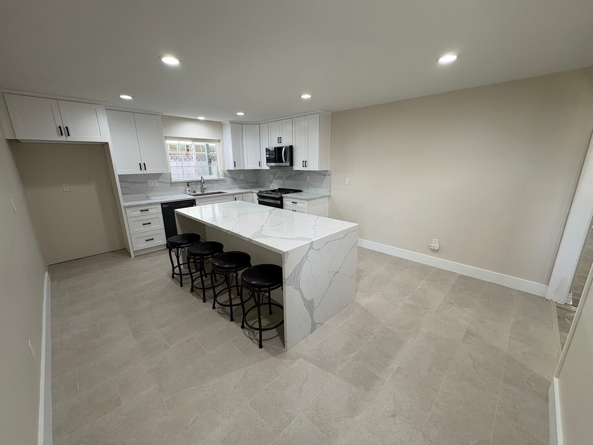 Building Photo - 8216 Glade Ave