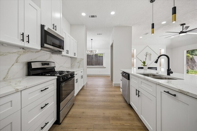 Building Photo - 9214 Grandview Park Dr