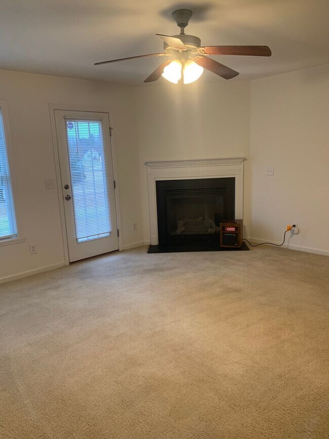 Building Photo - 3 Bedroom Rental on Cul-De-Sac!