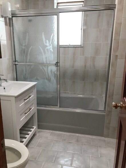 Bathroom - 1456 Dahill Rd