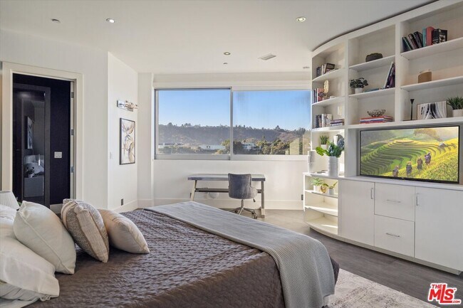 Building Photo - 2666 Hutton Dr