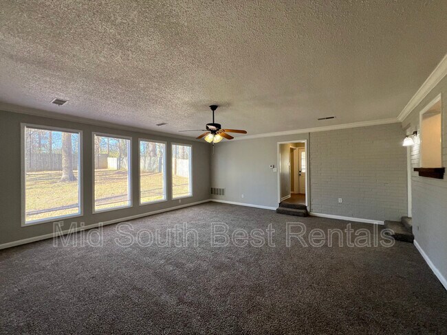 Building Photo - 2935 Invergarry Rd