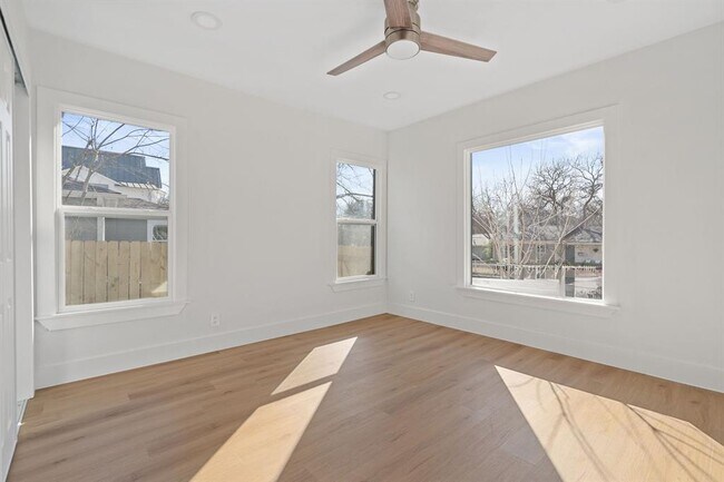 Building Photo - 21 Margranita Crescent