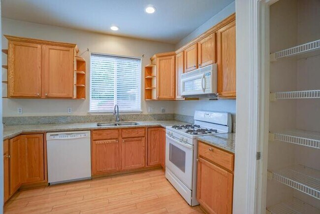 Building Photo - BEAUTIFUL FOUR BEDROOM HOME IN EAST COUNTY