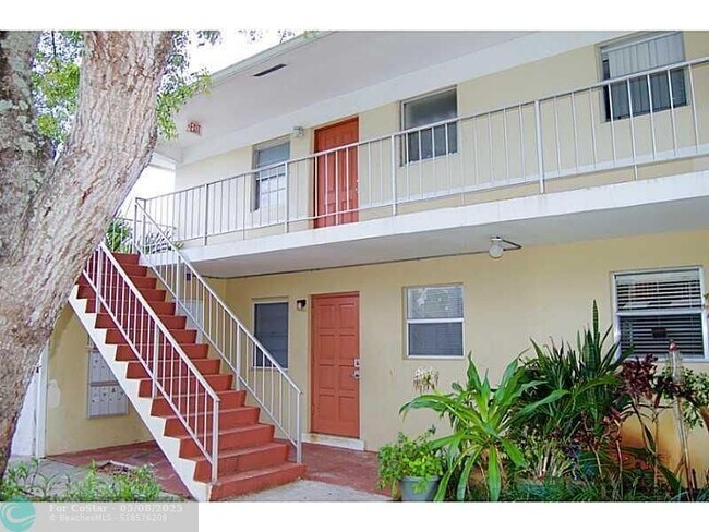 Building Photo - 305 NE 16th St