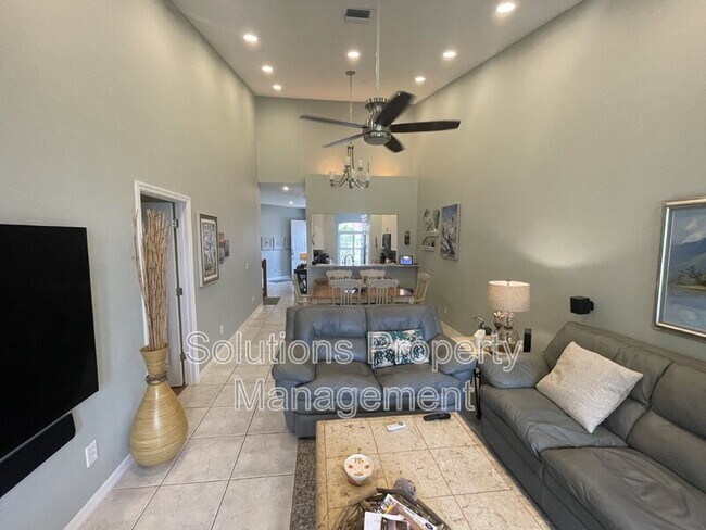 Building Photo - 250 St Lucie Ln