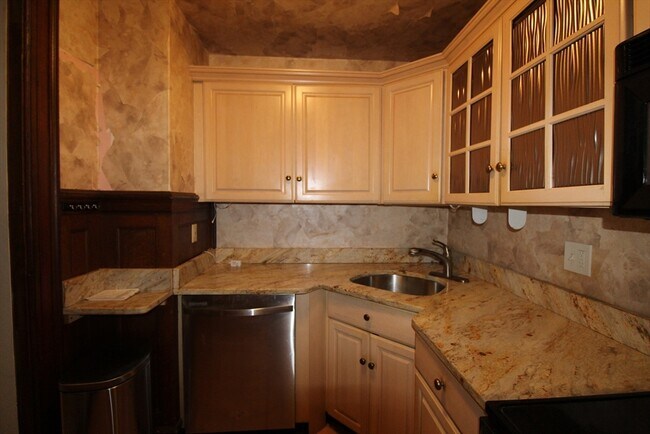 Building Photo - 16 Balmoral St