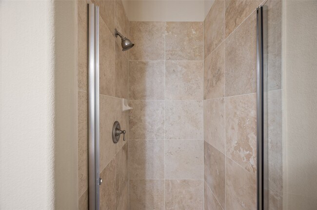 Building Photo - 1114 W 25th St