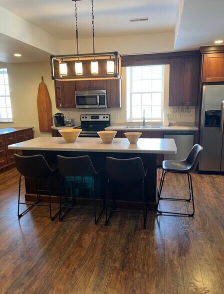 Building Photo - 237 Fremont Ave