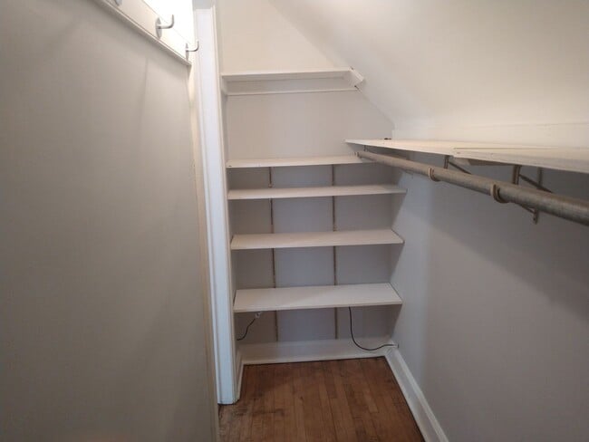 Building Photo - Nice Newly Remodeled 2Br, 1Bth, 2nd Floor -parking included