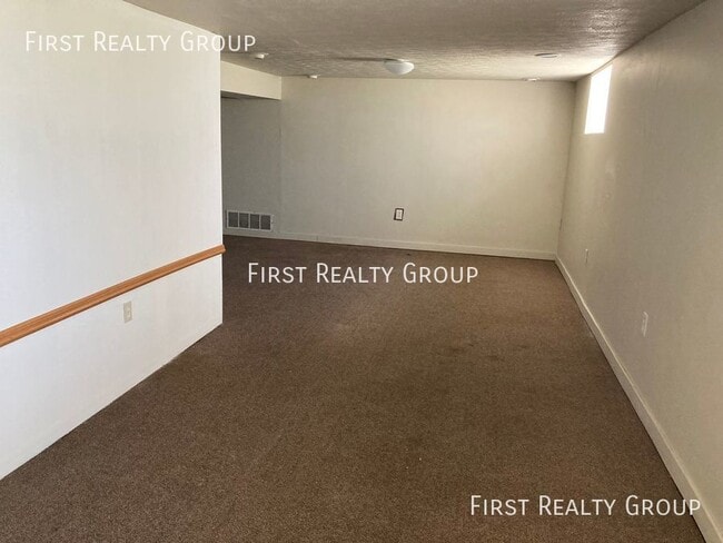 Building Photo - 909 Iola Ave