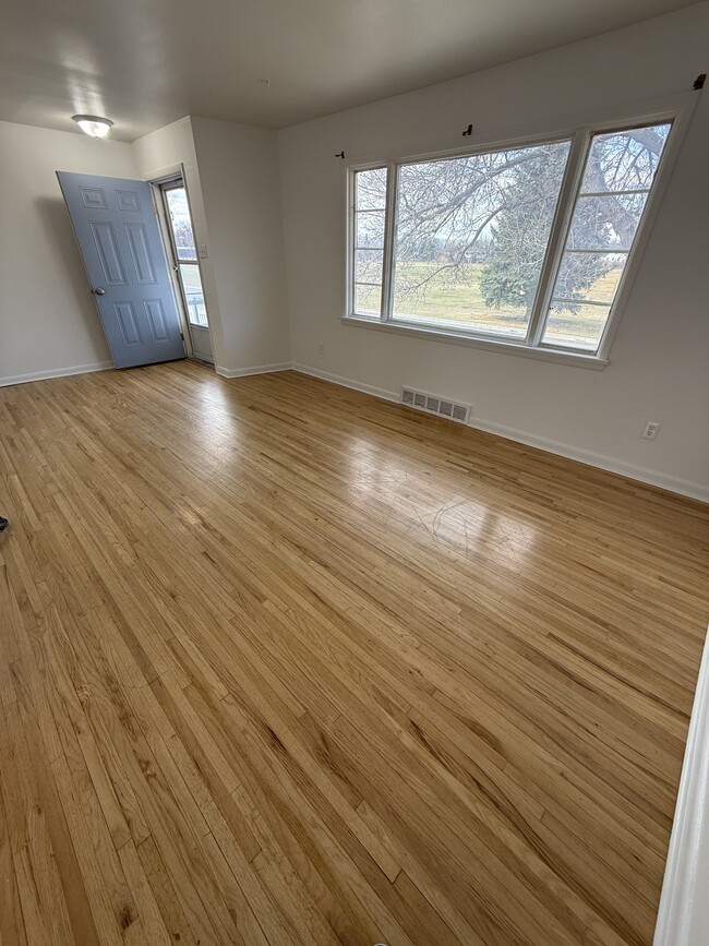 Building Photo - 628 3rd Ave NW