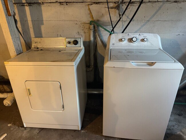 Building Photo - 708-710-710 Bluff St