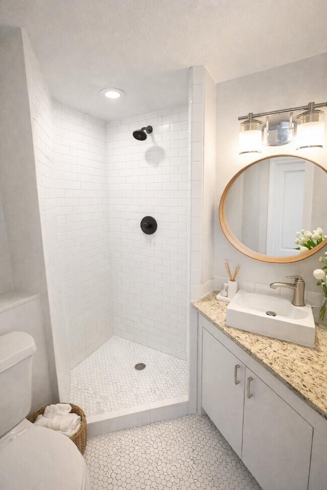 Building Photo - 3502 E 12th St