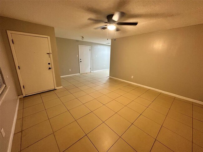 Building Photo - 1511 Greenbriar Ave