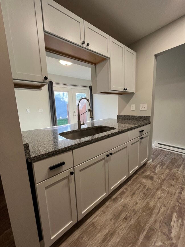 Building Photo - 208 Forest Ln