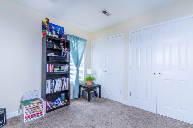 Building Photo - 101 Brookview Cir