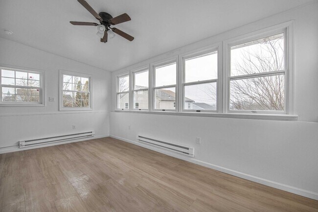 Building Photo - 461 Hale St