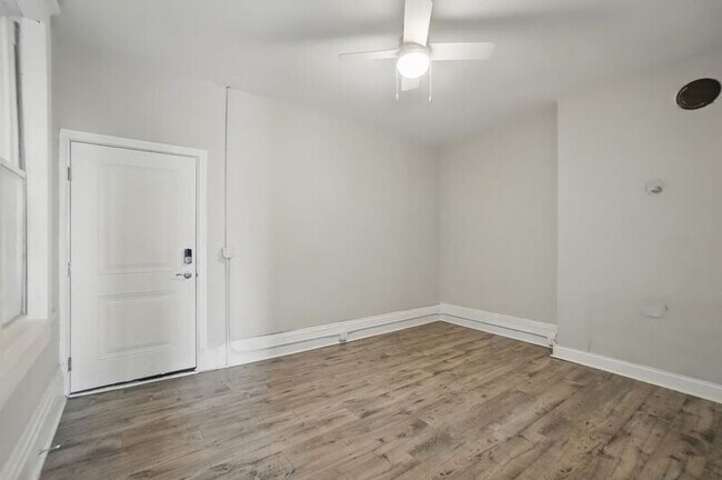 Building Photo - 107 W Elder St