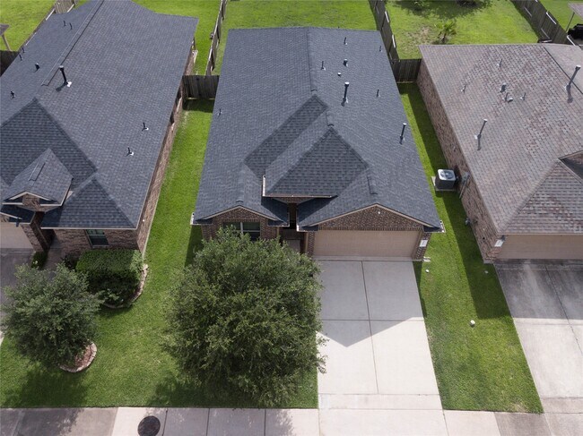 Building Photo - 24423 Raindrop Poppy Dr