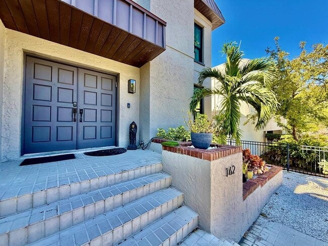 Building Photo - 162 E Davis Blvd