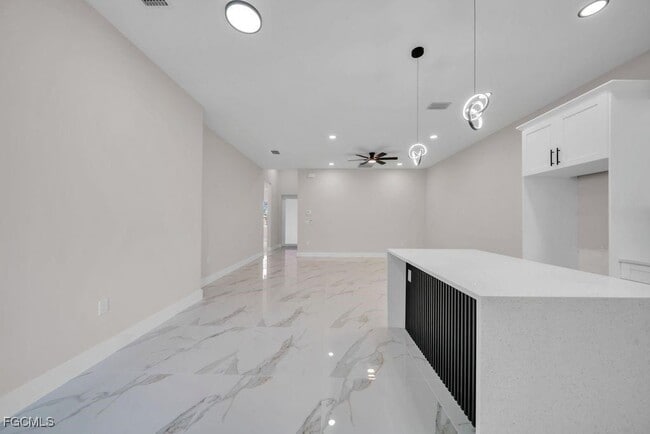 Building Photo - 734 Jack Ave S