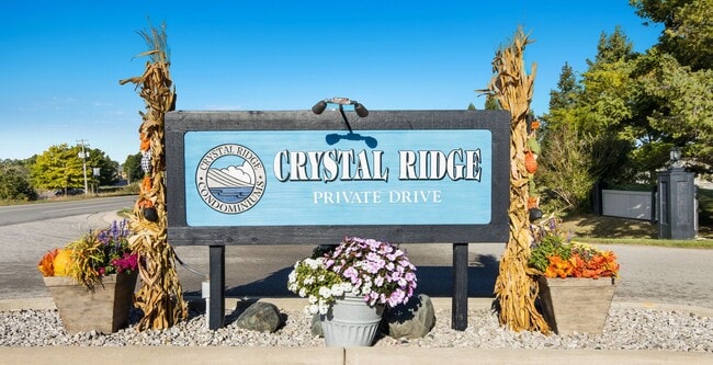 Building Photo - Lakefront End-Unit Condo with Crystal Lake...