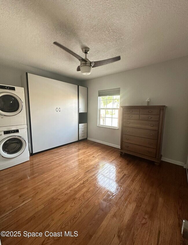 Building Photo - 112 E Colonial Ct