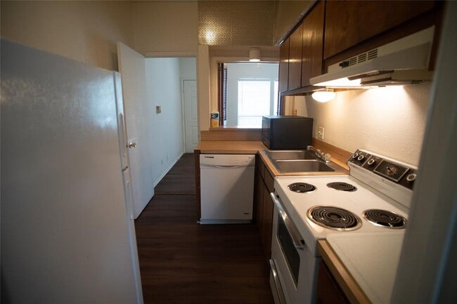 Building Photo - 3000 Guadalupe St