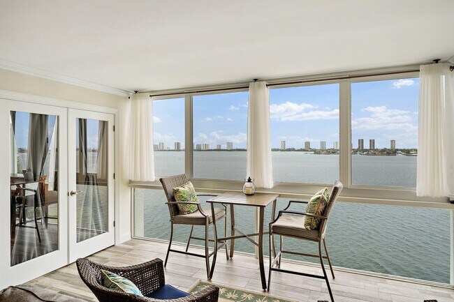 Building Photo - 301 Lake Shore Dr