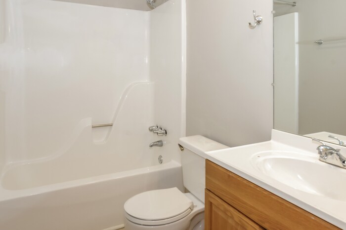 Building Photo - 507 Plum Dr SW