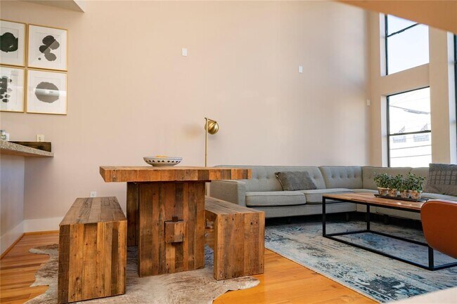 Building Photo - 1037 Bonner St