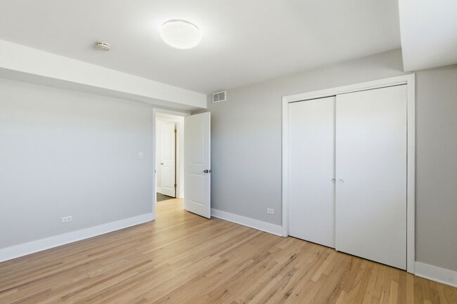 Building Photo - 1215 Balmoral Ave