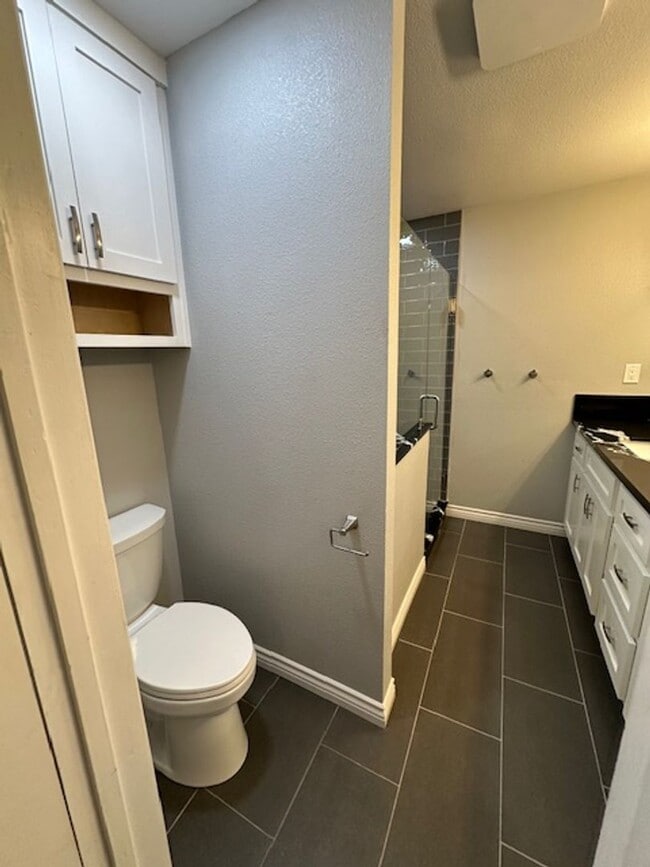 Building Photo - 2550 4th Ave