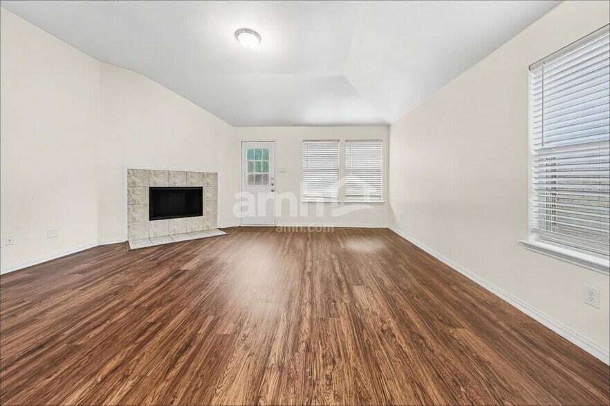 Building Photo - 923 Plumeria Dr