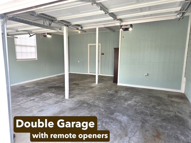 Building Photo - 903 Young St