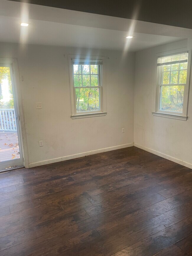 Building Photo - 409 Boston Rd