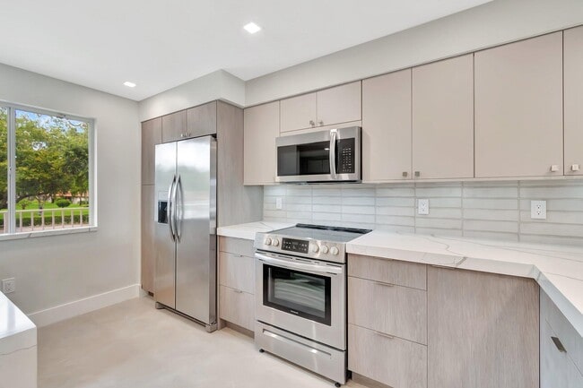 Building Photo - 14095 Royal Vista Dr