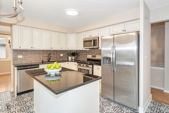 Building Photo - 14631 S Arboretum Dr